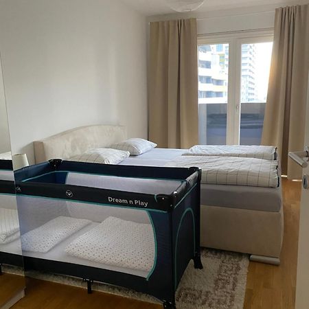 2 Bedroom Apartment Next To Metro U1 And Garage Parking Вена Экстерьер фото
