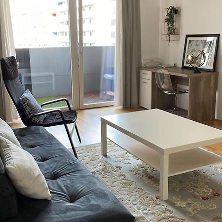 2 Bedroom Apartment Next To Metro U1 And Garage Parking Вена Экстерьер фото