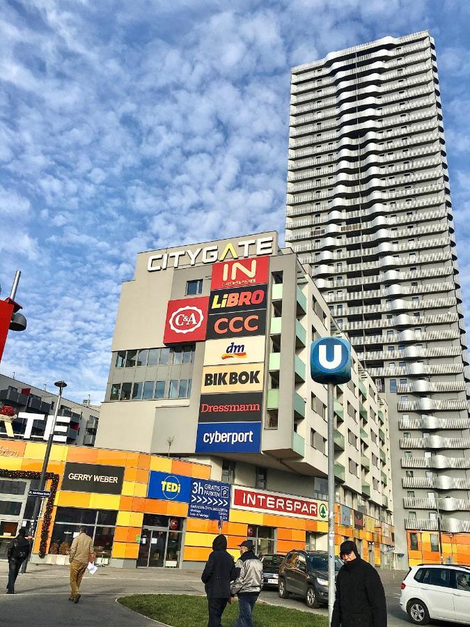 2 Bedroom Apartment Next To Metro U1 And Garage Parking Вена Экстерьер фото