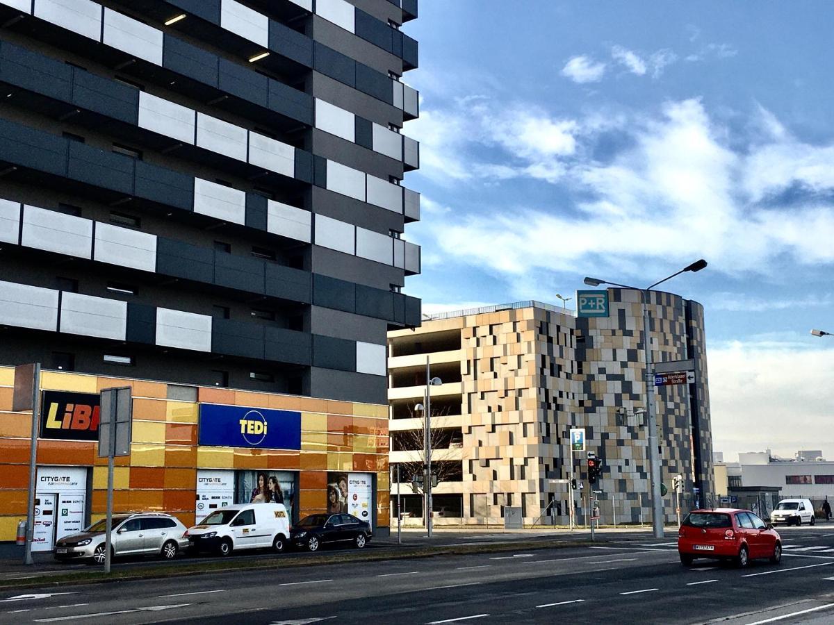 2 Bedroom Apartment Next To Metro U1 And Garage Parking Вена Экстерьер фото